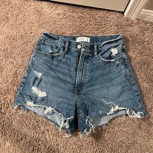 Abercrombie & Fitch - The 4” Mom Short High Rise Curve Love